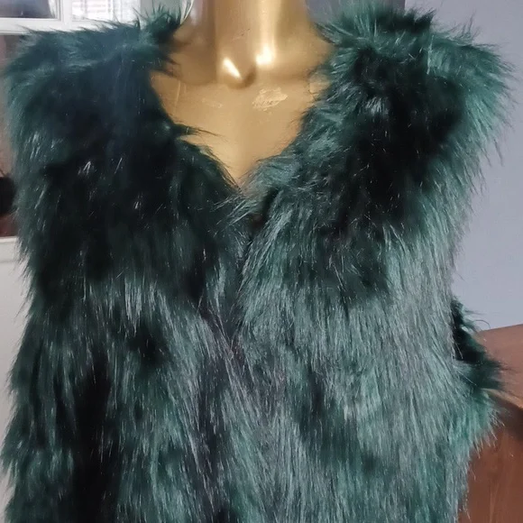 Jessica Simpson  fuzzy  vest - Picture 3 of 12